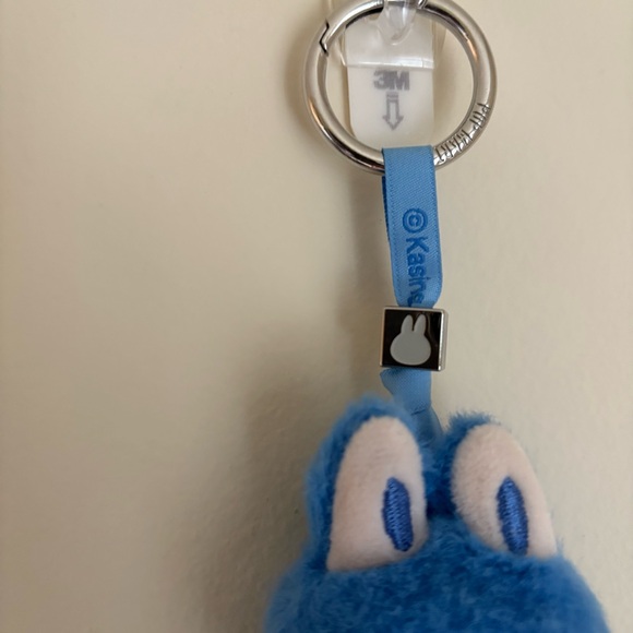 Authentic Labubu Pin For Love Letter "O" Plush Pendent - Picture 3 of 6